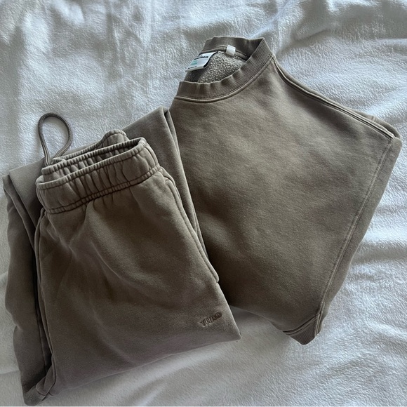 ‼️SOLD‼️ TNA Sweatsuit - Picture 7 of 7